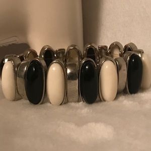 💋Black and White bracelet💋